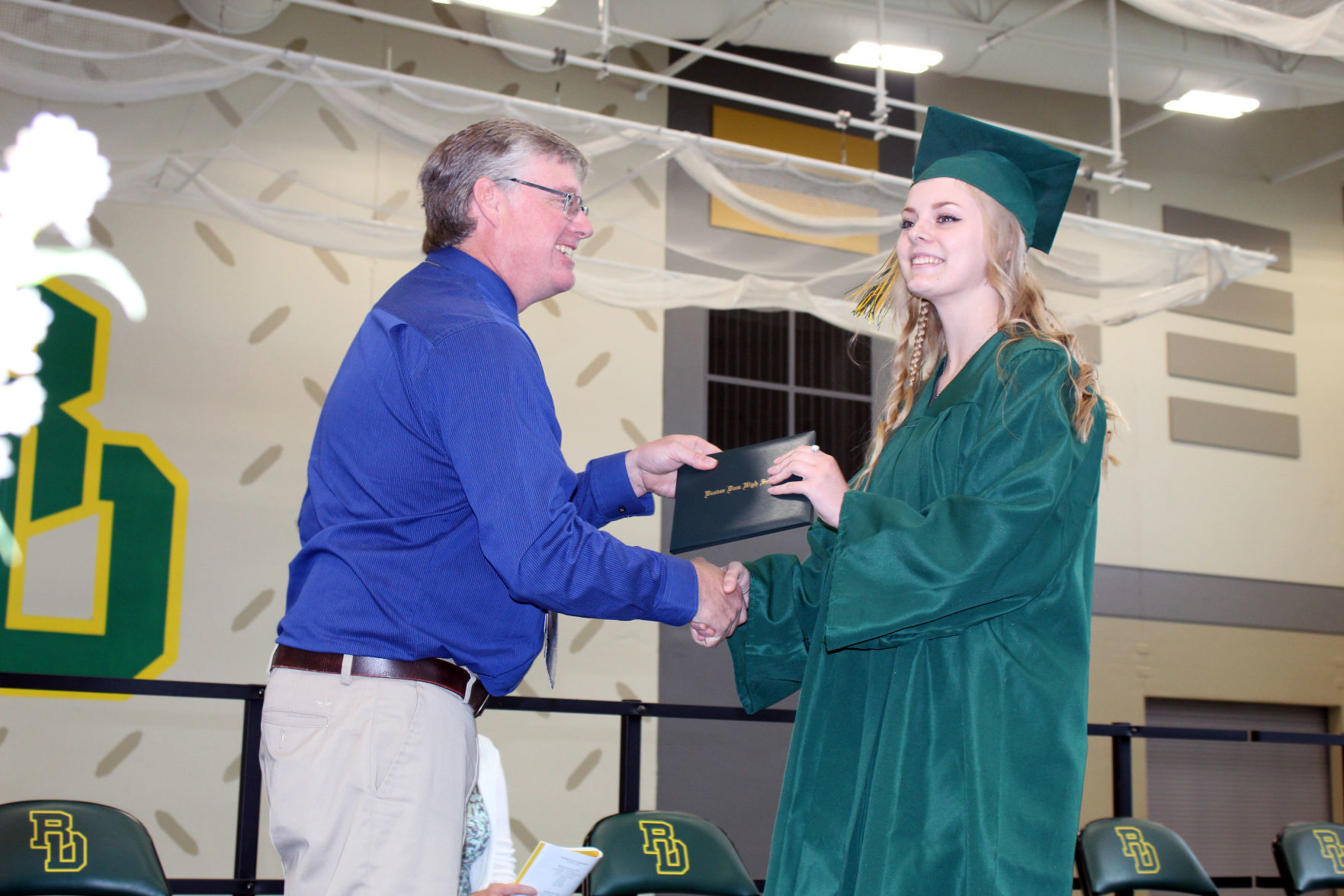 060219-ctzn-news-bd-grad061.jpg